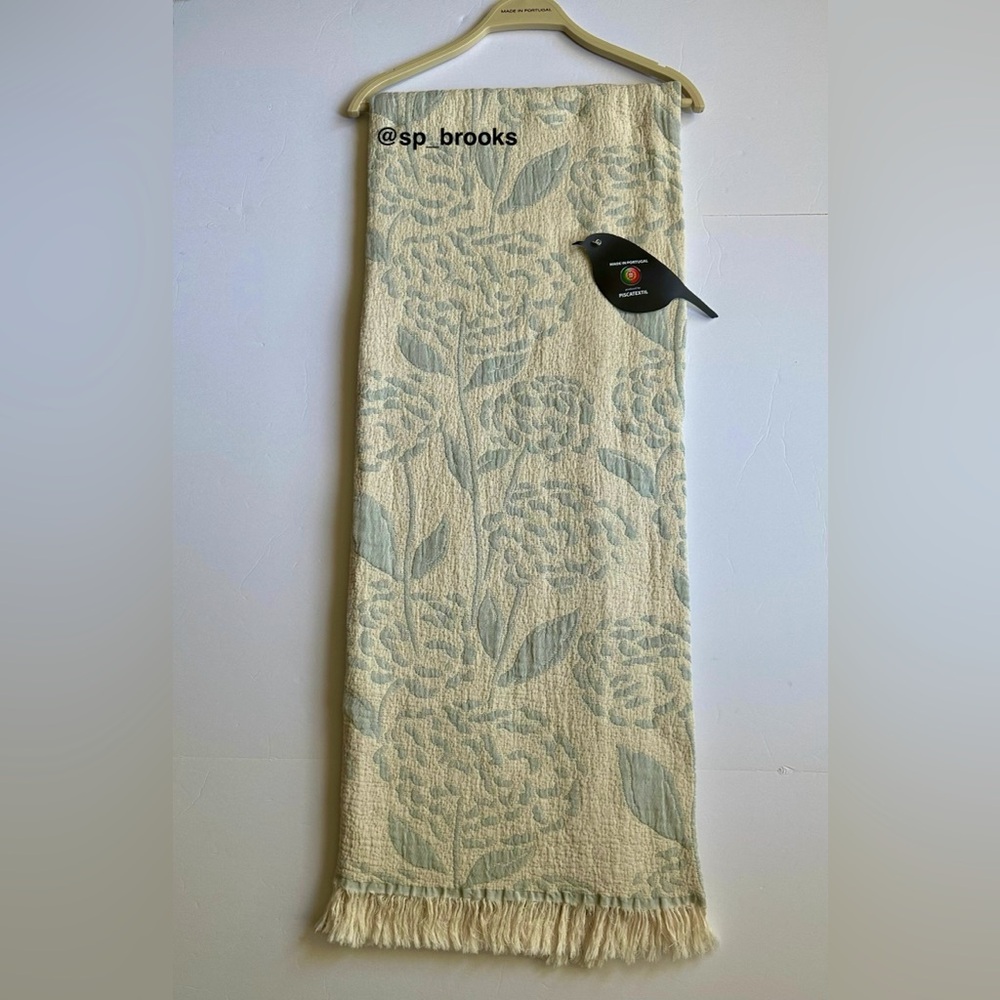 🎁Piscatextil Throw Blanket - Dimpled - Hydrangea Blooms -Blue and Cream- Cotton